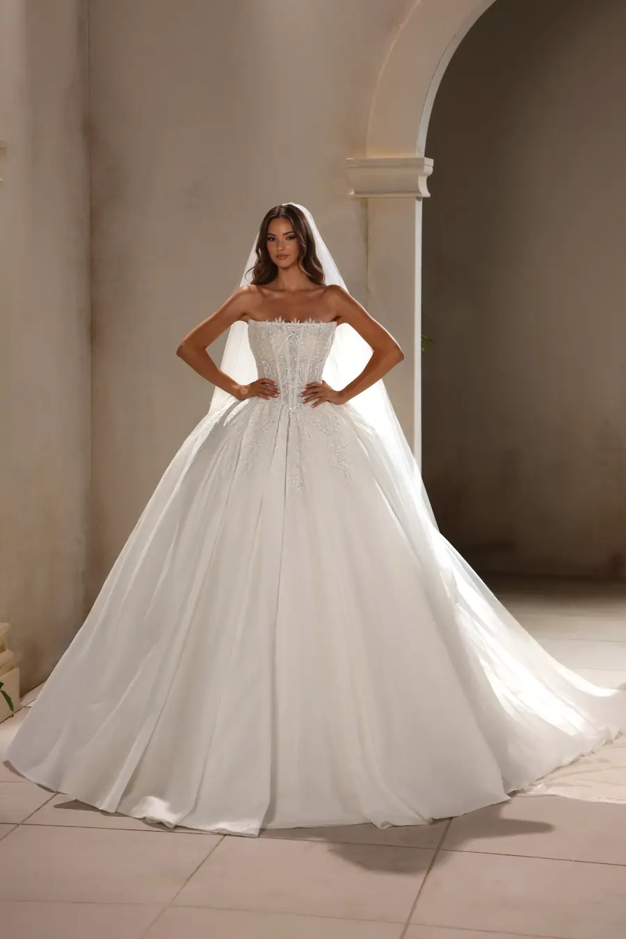 Robe de mariée Vladiyan Royal Modèle 2777, Evelyn Automne-Hiver 2027