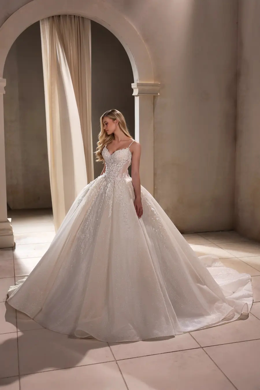 Robe de mariée Vladiyan Royal Modèle 2780, Evelyn Automne-Hiver 2027