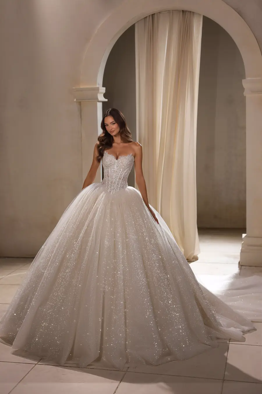 Robe de mariée Vladiyan Royal Modèle 2787, Evelyn Automne-Hiver 2027