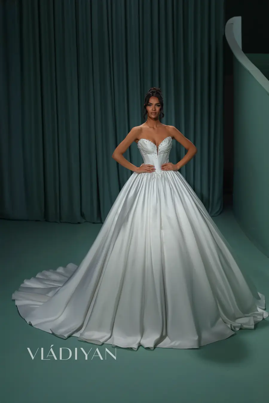 Robe de mariée Vladiyan Royal Modèle 2608, First Spring Automne-Hiver 2026