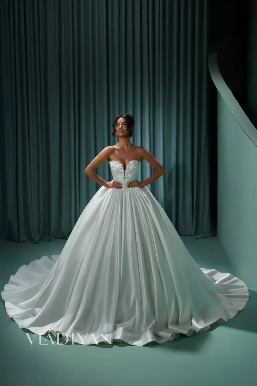 Robe de mariée Vladiyan Royal Modèle 2613, First Spring Automne-Hiver 2026