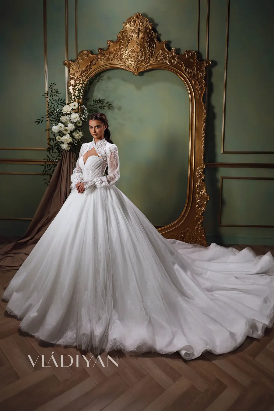 Robe de mariée Vladiyan Royal Modèle 2614, First Spring Automne-Hiver 2026