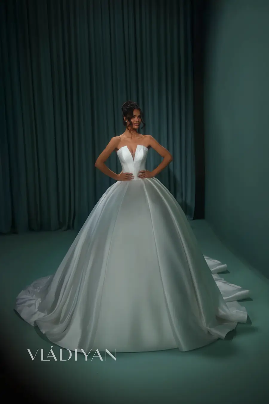 Robe de mariée Vladiyan Royal Modèle 2618, First Spring Automne-Hiver 2026