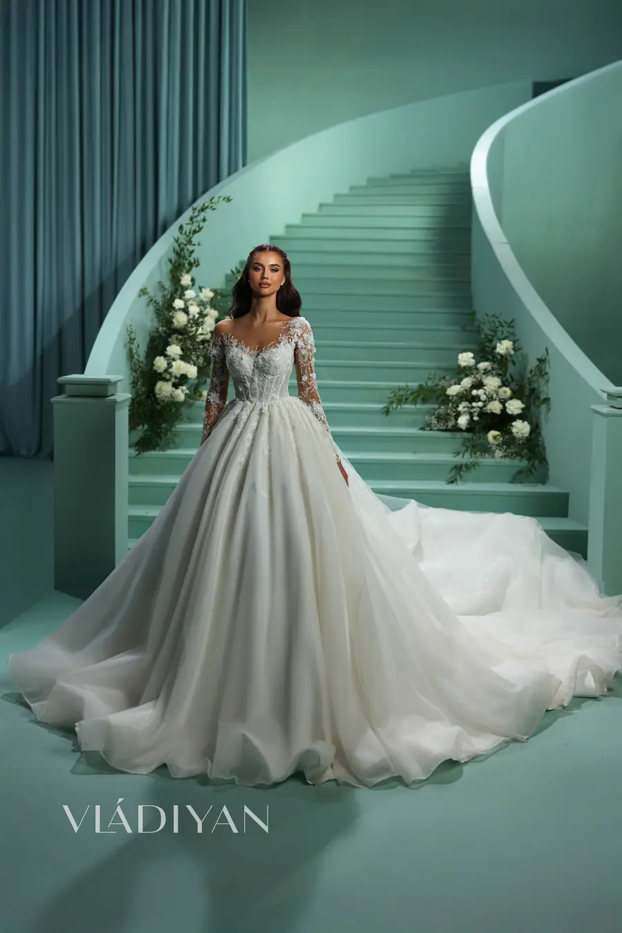 Robe de mariée Vladiyan Royal Modèle 2619, First Spring Automne-Hiver 2026