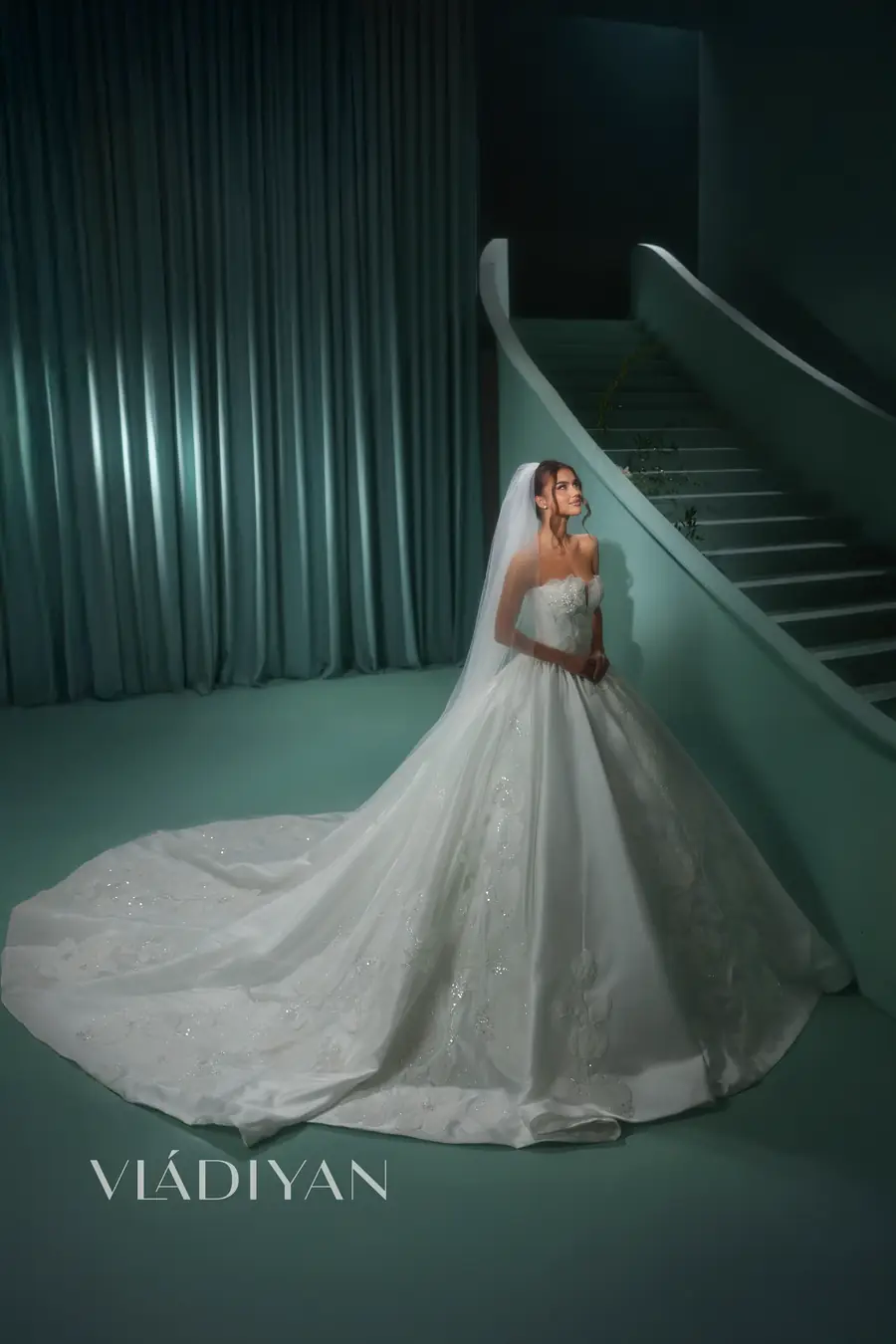Robe de mariée Vladiyan Royal Modèle 2621, First Spring Automne-Hiver 2026