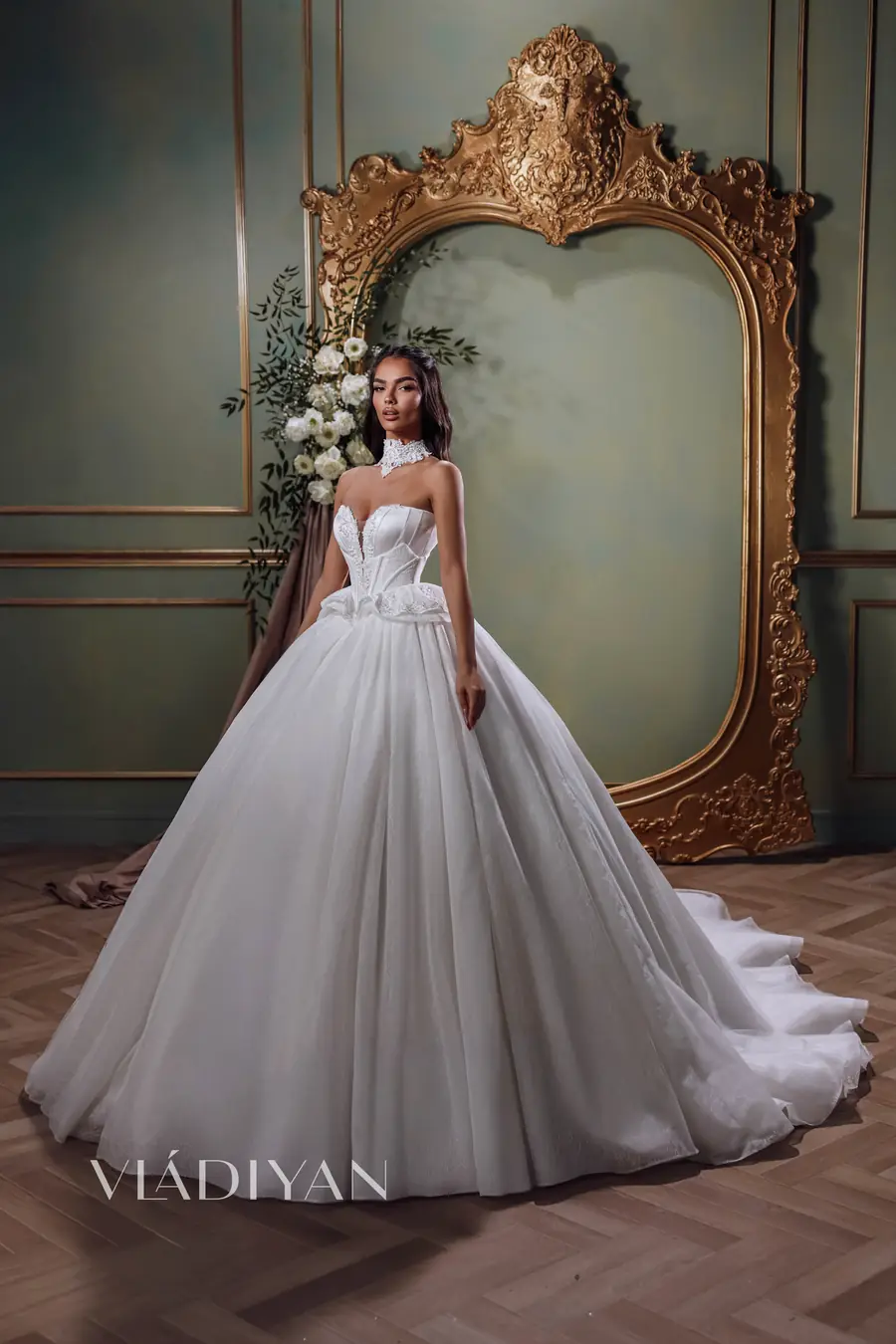 Robe de mariée Vladiyan Royal Modèle 2622, First Spring Automne-Hiver 2026