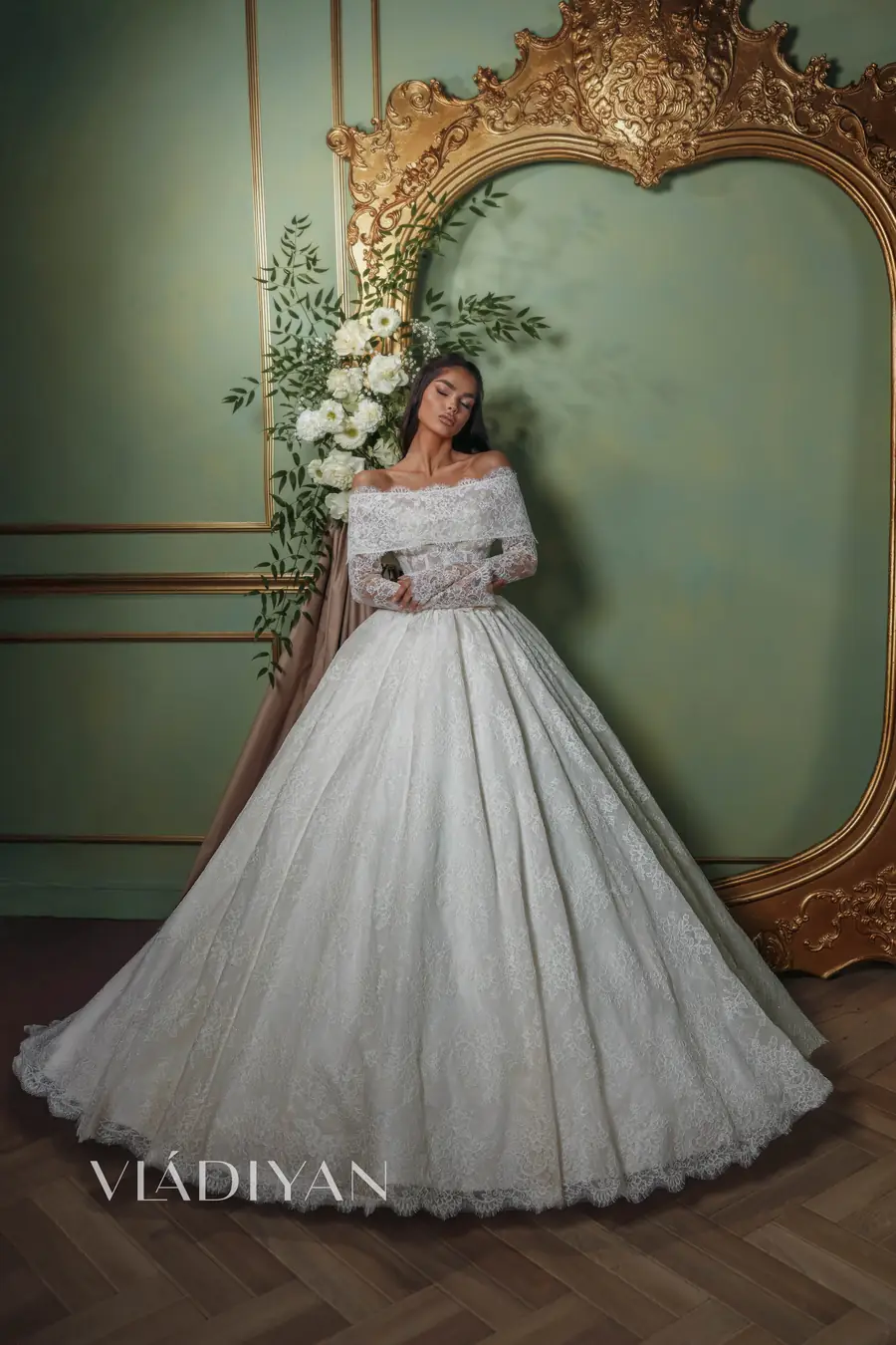 Robe de mariée Vladiyan Royal Modèle 2624, First Spring Automne-Hiver 2026