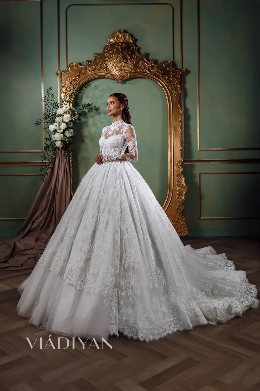 Robe de mariée Vladiyan Royal Modèle 2627, First Spring Automne-Hiver 2026