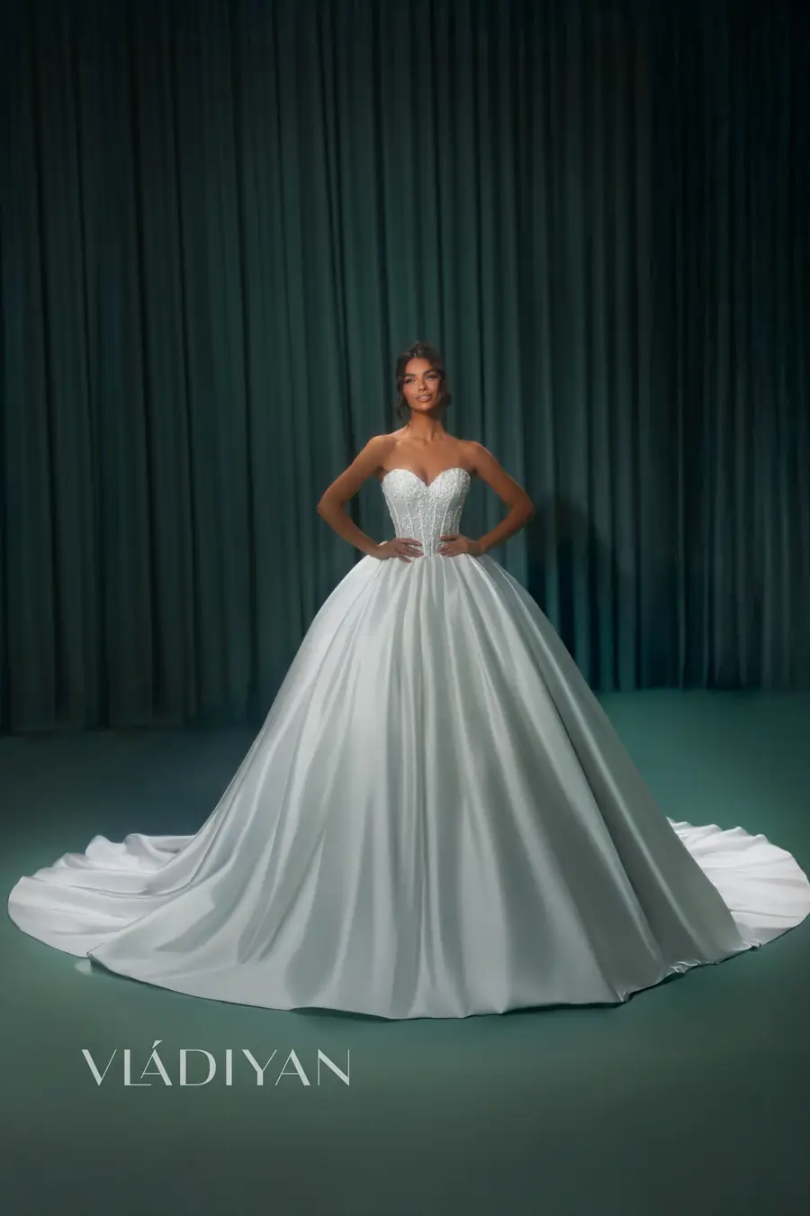 Robe de mariée Vladiyan Royal Modèle 2628, First Spring Automne-Hiver 2026