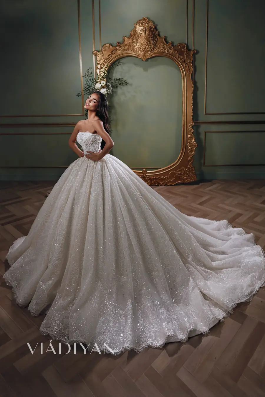 Robe de mariée Vladiyan Royal Modèle 2633, First Spring Automne-Hiver 2026