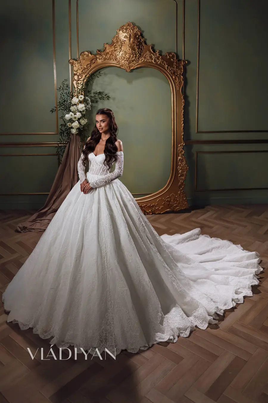 Robe de mariée Vladiyan Royal Modèle 2634, First Spring Automne-Hiver 2026